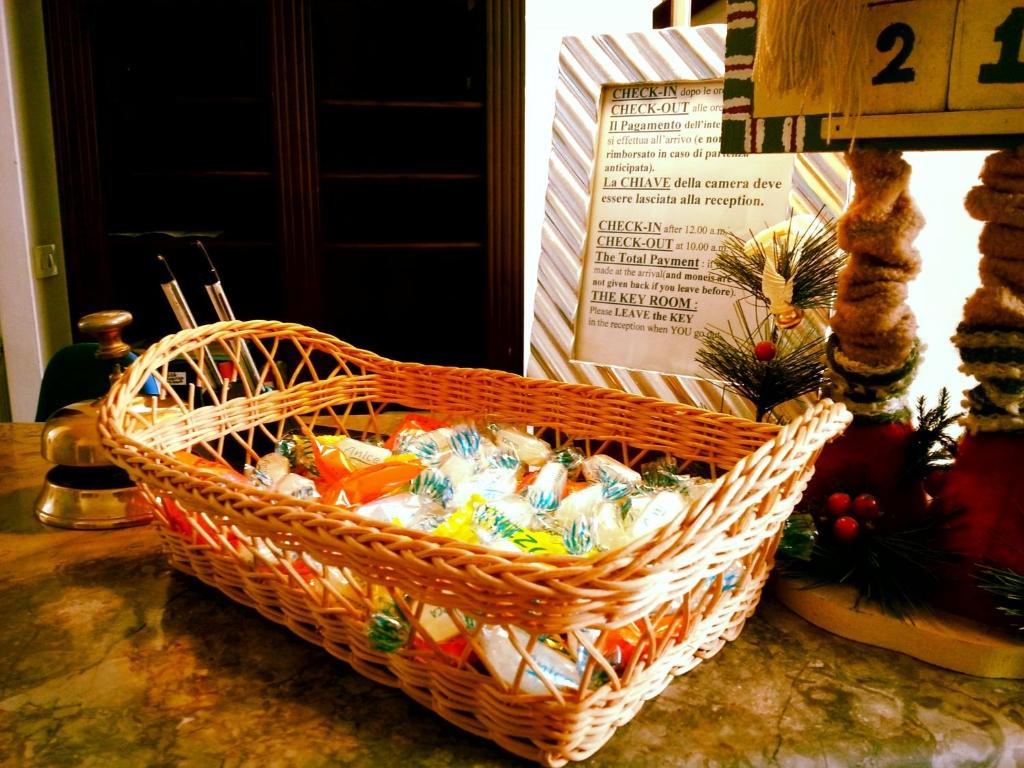 Hotel Regina Palermo Luaran gambar